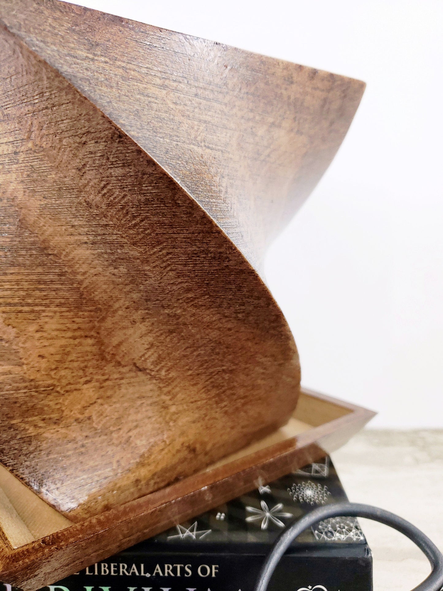 Modern 3D Printed Wood Geometric Square Twist Planter with Saucer - Organic Decor for Cacti, Succulents, and Flowers - Gift Idea!