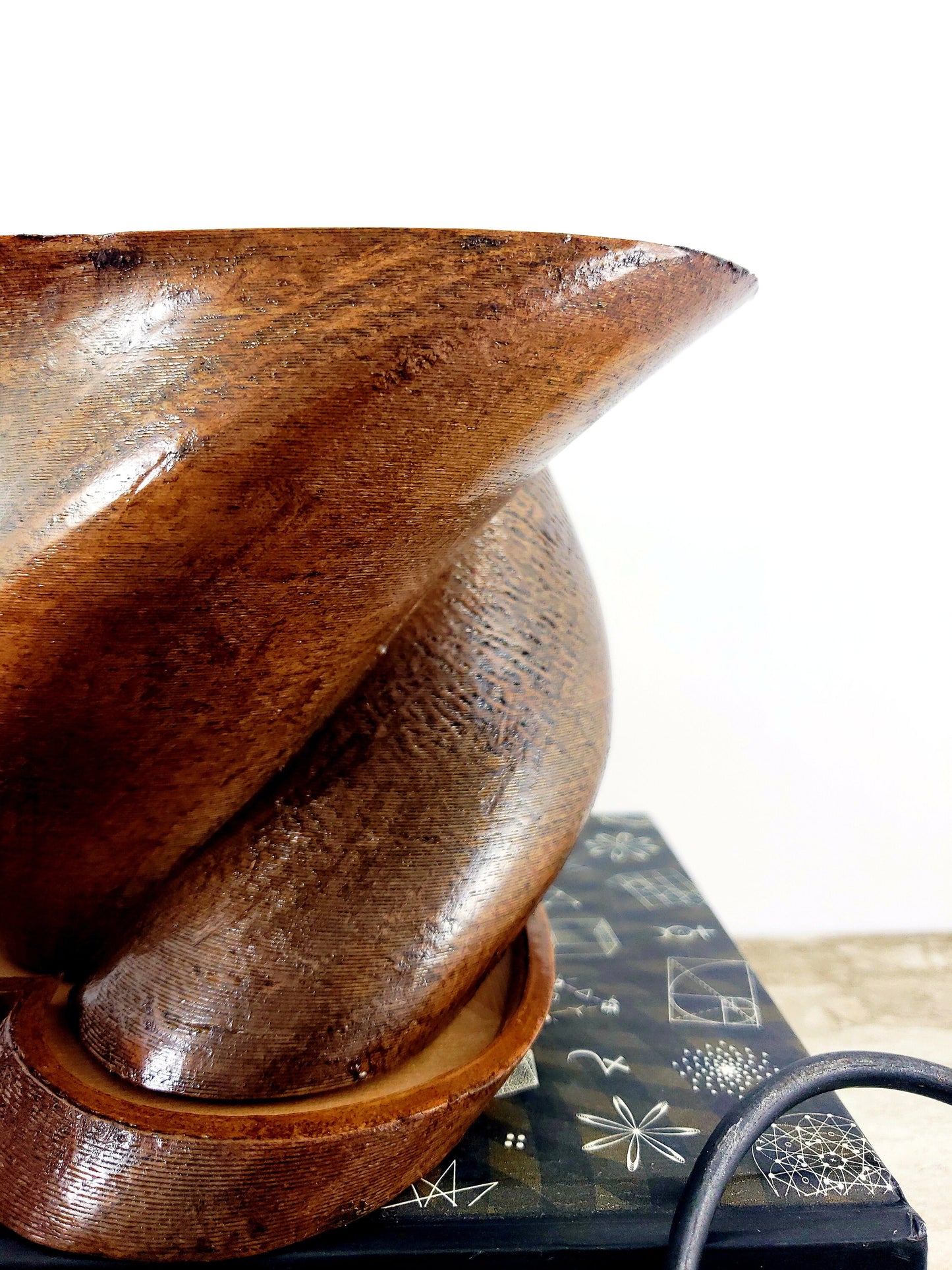 Modern 3D Printed Wood Heart Twist Plant Pot with Saucer - Ideal for Cacti, Succulents, or Flowers - Gift Idea