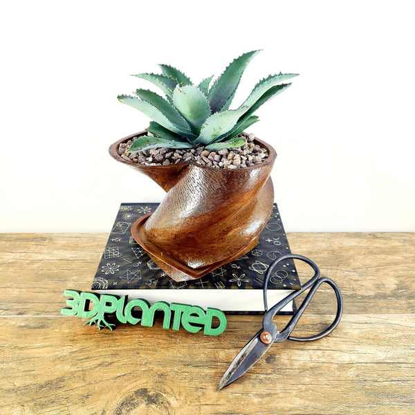 Modern 3D Printed Wood Heart Twist Plant Pot with Saucer - Ideal for Cacti, Succulents, or Flowers - Gift Idea